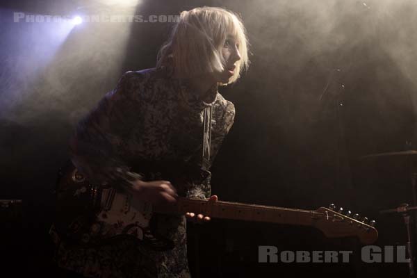 THE JOY FORMIDABLE - 2009-01-15 - PARIS - La Maroquinerie - Rhiannon Bryan